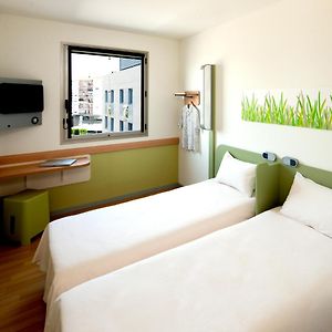 Habitación Estándar con 2 Camas Individuales